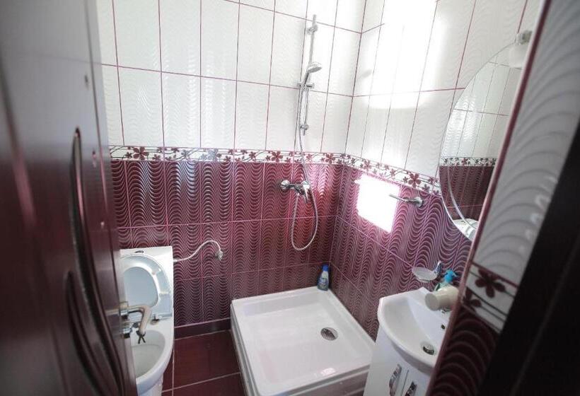 پانسیون Casa Lucian