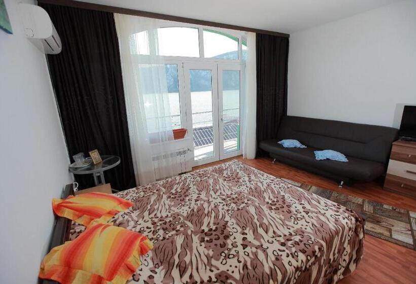 پانسیون Casa Lucian