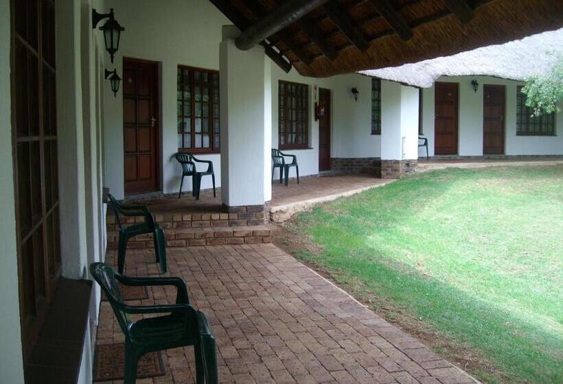 פנסיון Oaktree Lodge Guest House