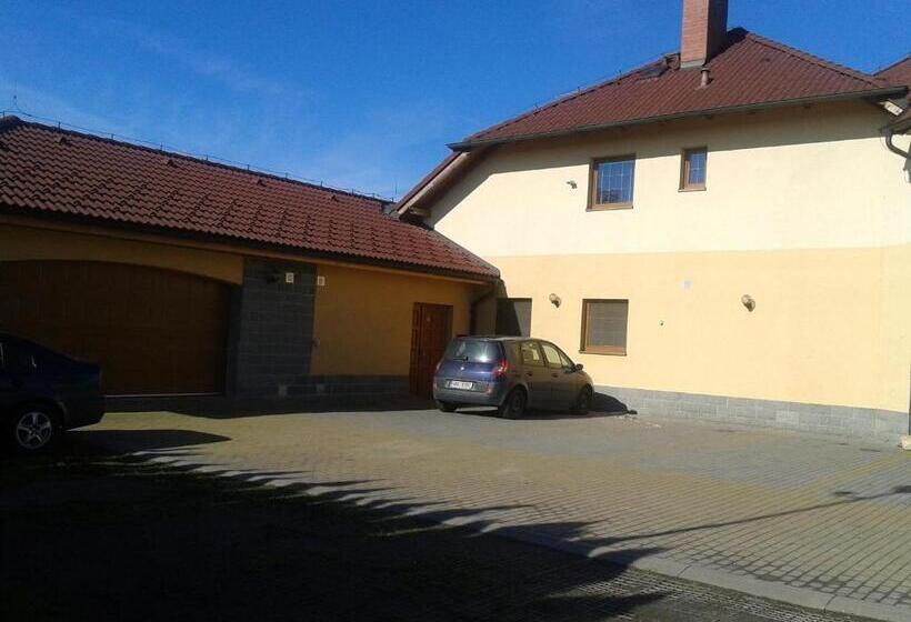 بنسيون Penzion Starý Dvůr