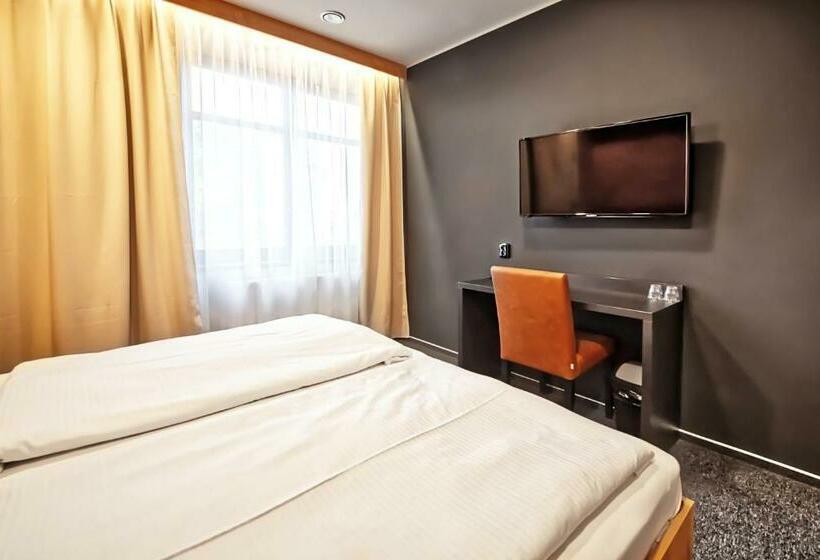 פנסיון Restaurace A Penzion Praha