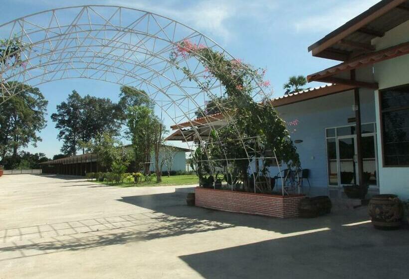 هتل Chao Phraya Home