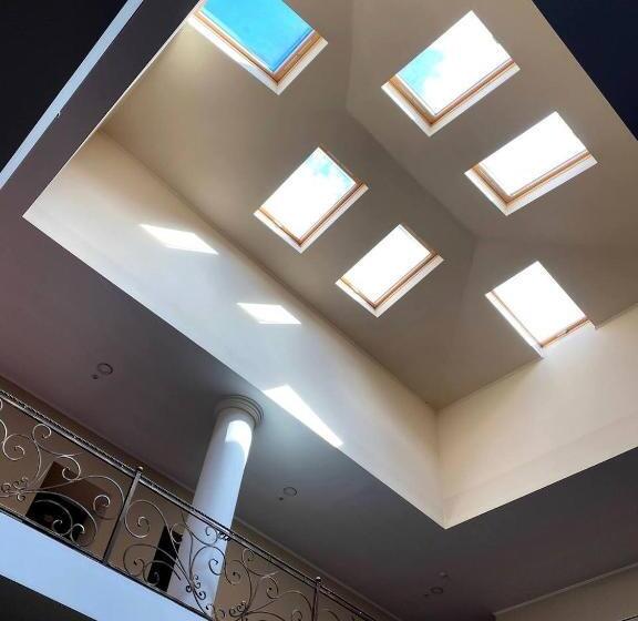 فندق New Continent