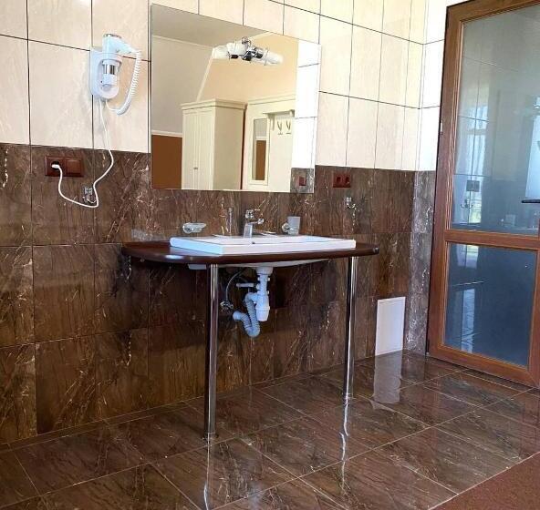 فندق New Continent