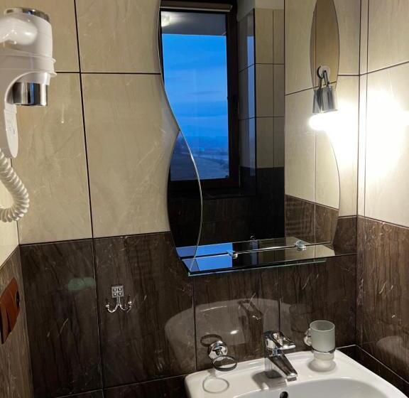 فندق New Continent