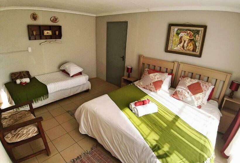 بنسيون Die Woestynroos Gastehuis