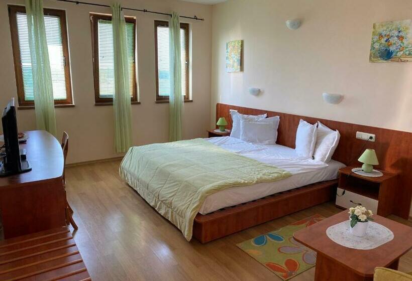 پانسیون Guest House Golden Flake 4km From Bolata Beach