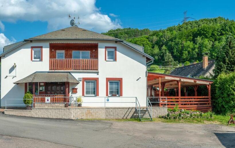 膳宿费 Penzion V údolí