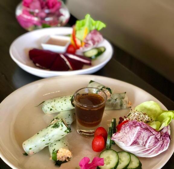 Курорт Thelifeco Wellbeing Phuket Detox Center And Vegan Hotel   Sha Plus