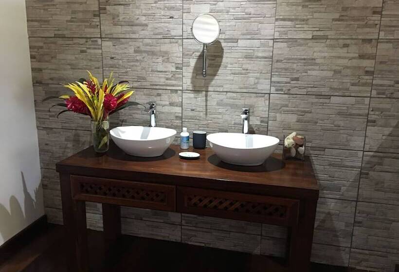 مبيت وإفطار Oasis Bluff Beach