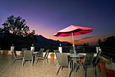 هتل Mayur  Bar And Restaurant