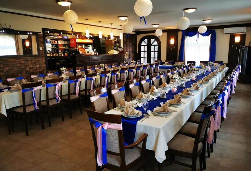 فندق Patyi étterem és