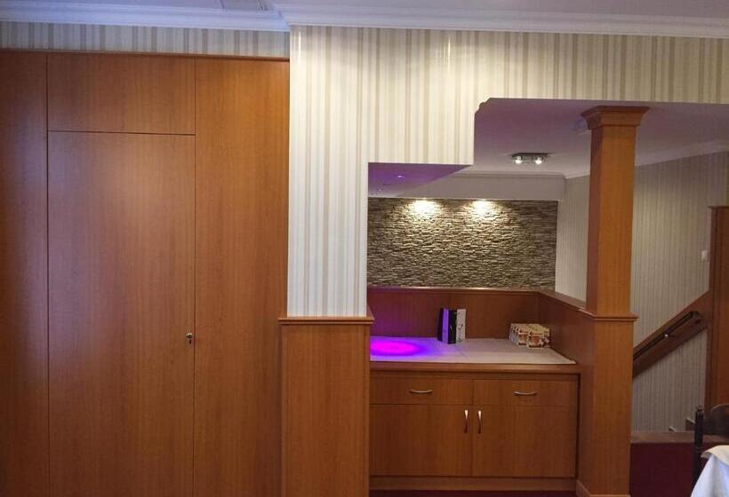 فندق Patyi étterem és