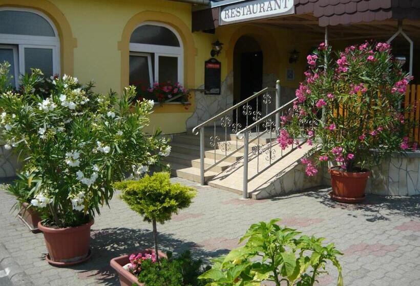 فندق Patyi étterem és