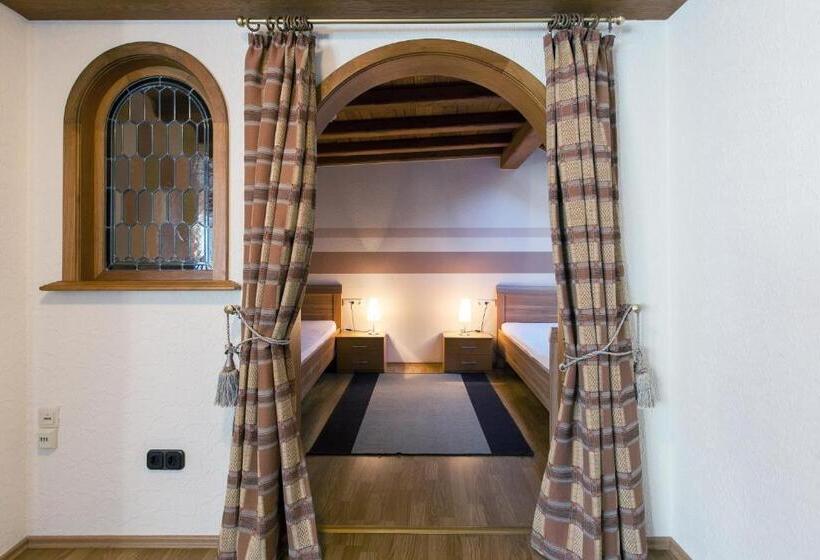 ホテル & Restaurant Krone