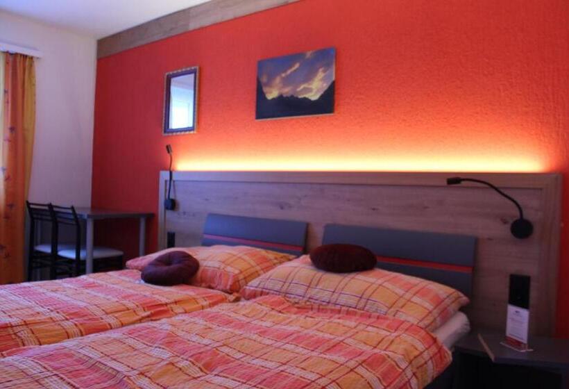 בית מלון כפרי Urirotstock