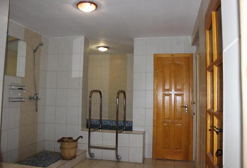 ペンション Guest House Mandrivnyi Rooms&apartments