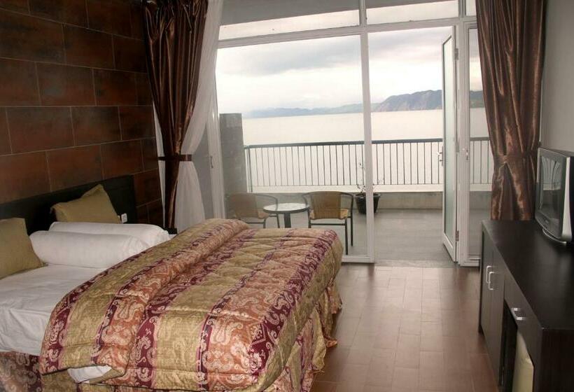 استراحتگاه Tiara Bunga Hotel & Villa