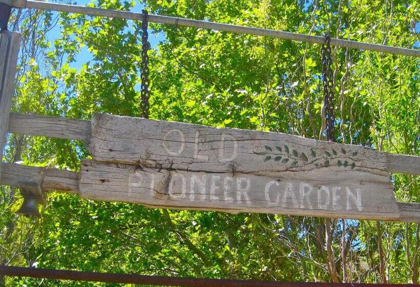הוסטל Old Pioneer Garden Country Inn