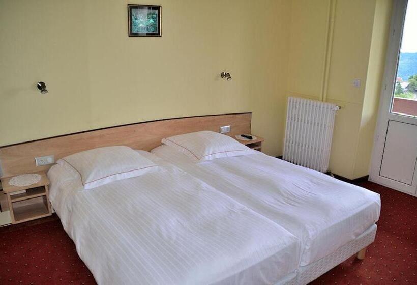 בית מלון כפרי Hôtel Restaurant Roess