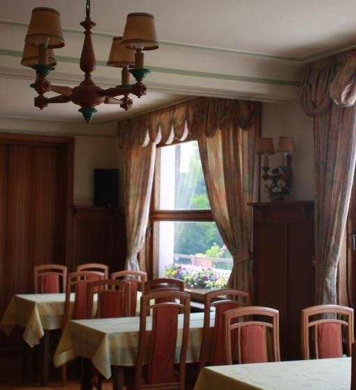 בית מלון כפרי Hôtel Restaurant Roess