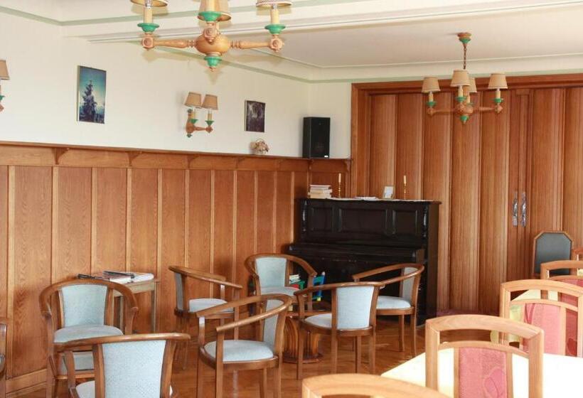 בית מלון כפרי Hôtel Restaurant Roess