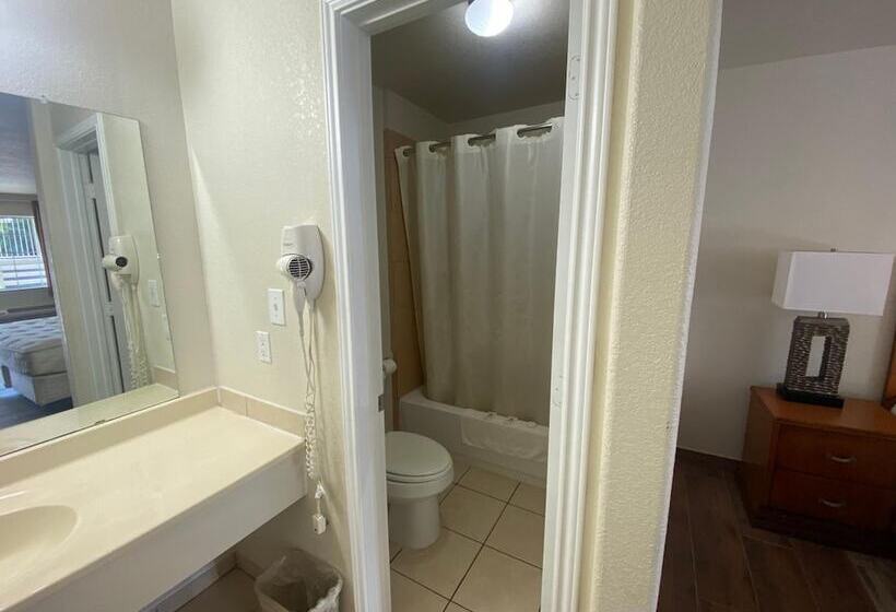 모텔 Cedar Creek Inn