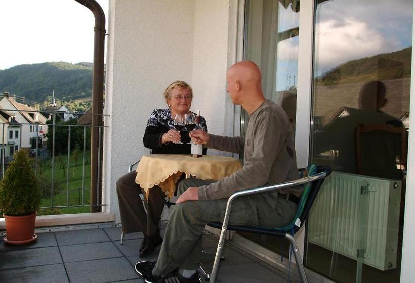 ペンション Ferienweingut Hensler