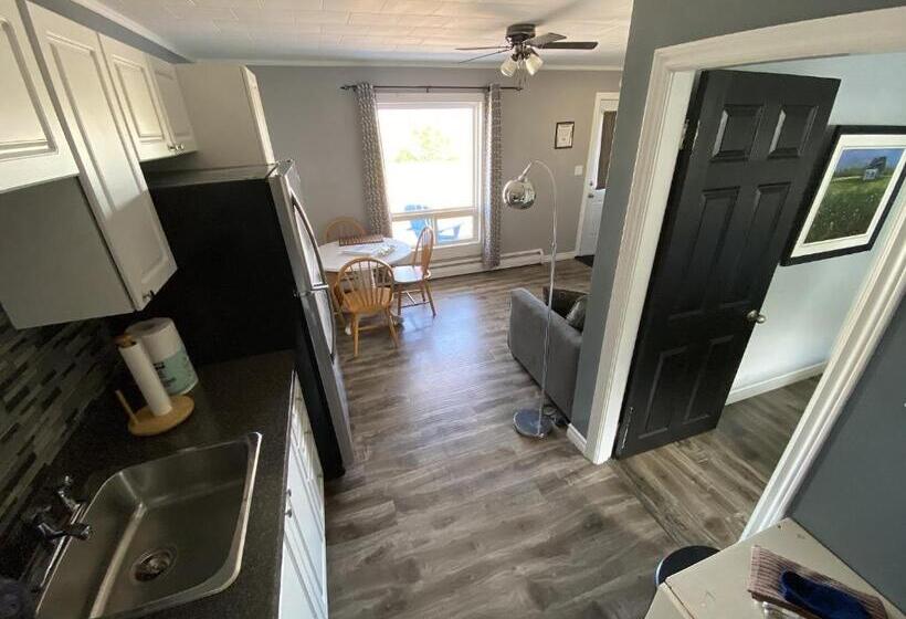 The Pines Motel And Cottages