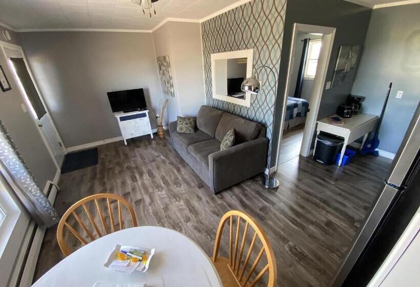 The Pines Motel And Cottages