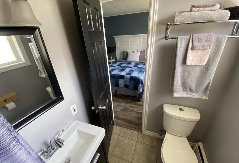 The Pines Motel And Cottages