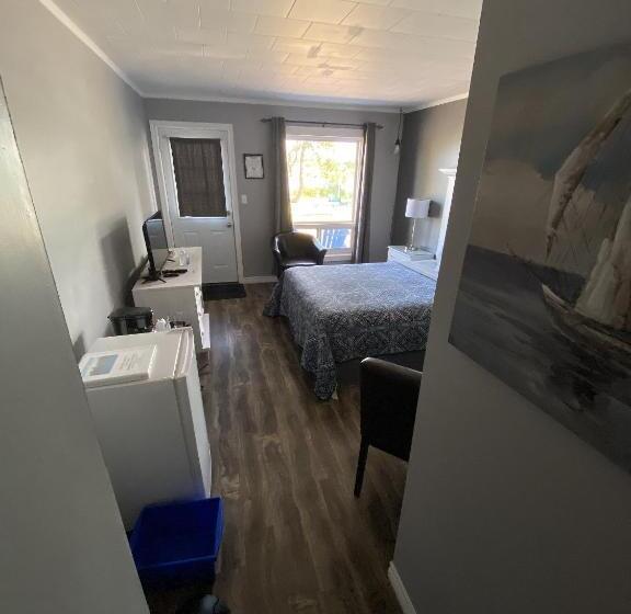 The Pines Motel And Cottages