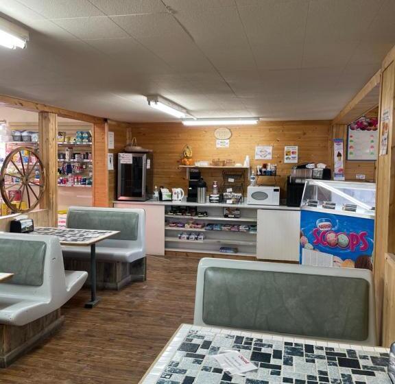ユースホステル Bear Country Inn And Suites