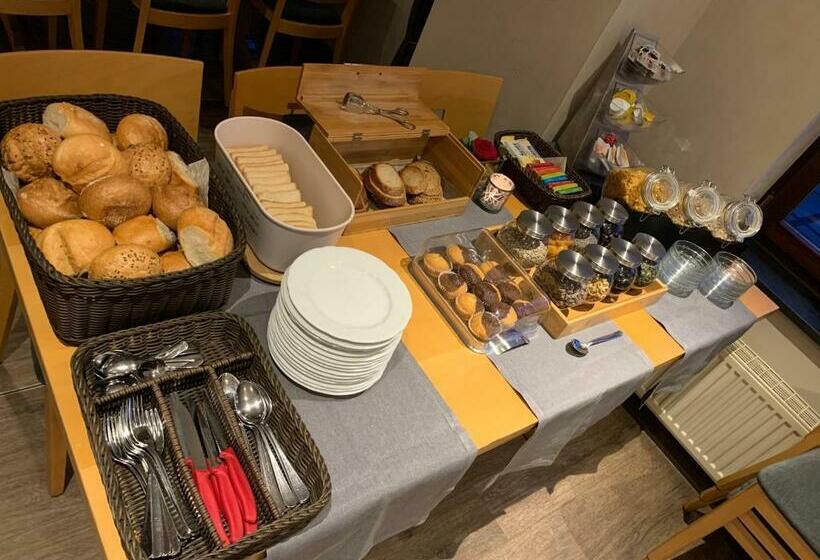 ユースホステル Restaurant   Pension Im Pfenn