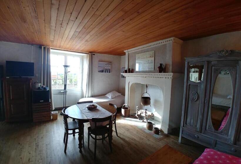 مبيت وإفطار Chambres D Hotes Manoir Le Cristal  Futuroscope à Petit Prix