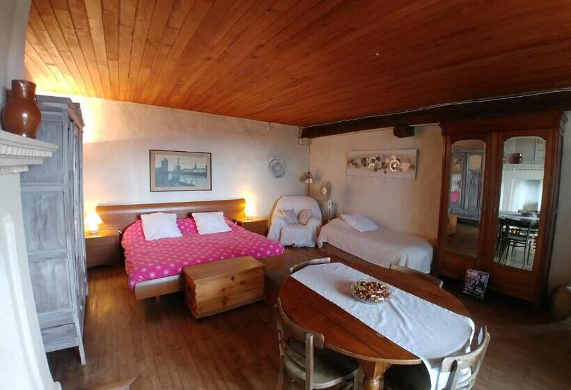 مبيت وإفطار Chambres D Hotes Manoir Le Cristal  Futuroscope à Petit Prix