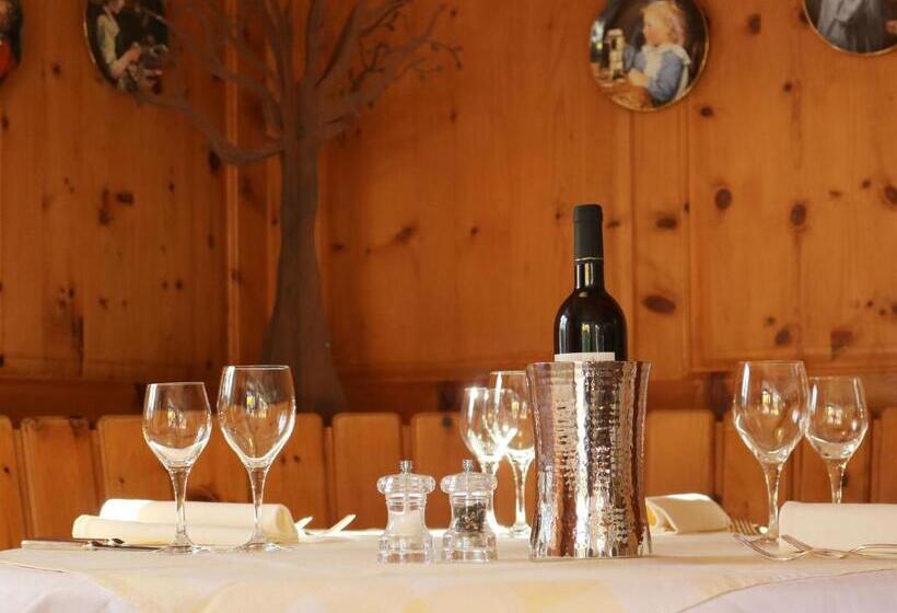 ホテル Schweizerhof Sta Maria