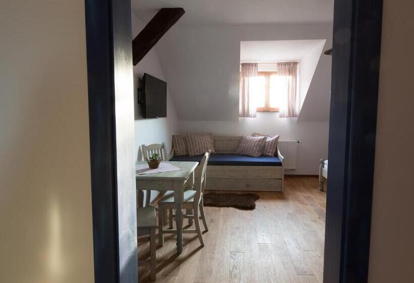 פנסיון U Námořníka Restaurant A Penzion