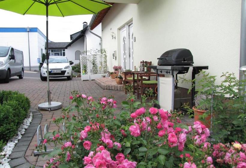 ベッドアンドブレックファースト Weingut U. Gästehaus Menten