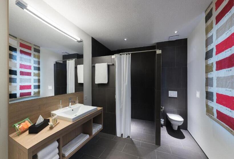 בית מלון כפרי Cinema 8