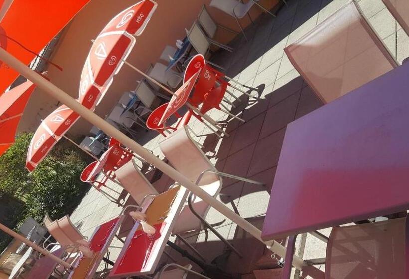 فندق De La Poste