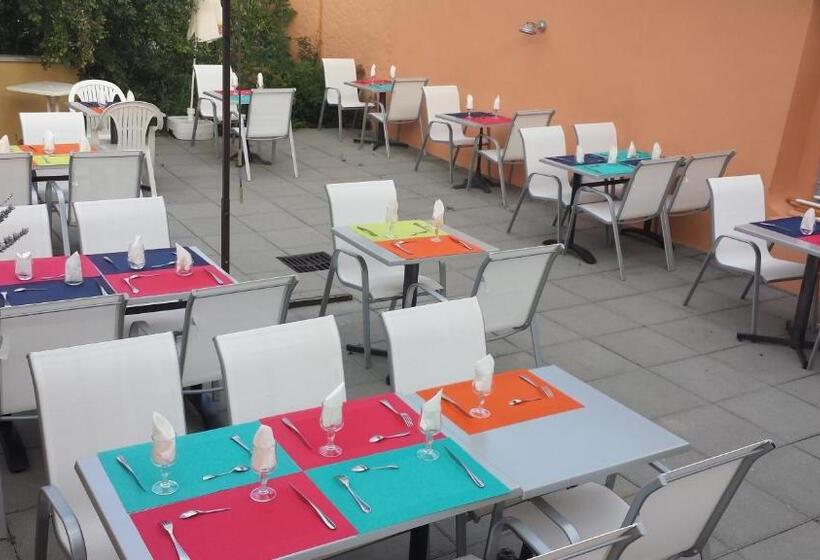 فندق De La Poste