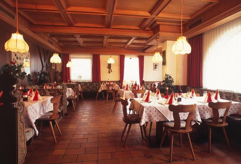 ホテル Gasthaus Zum Weissen Kreuz