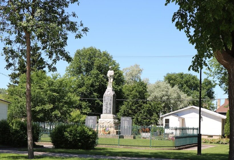 فندق على الطريق Manitou Motor Inn