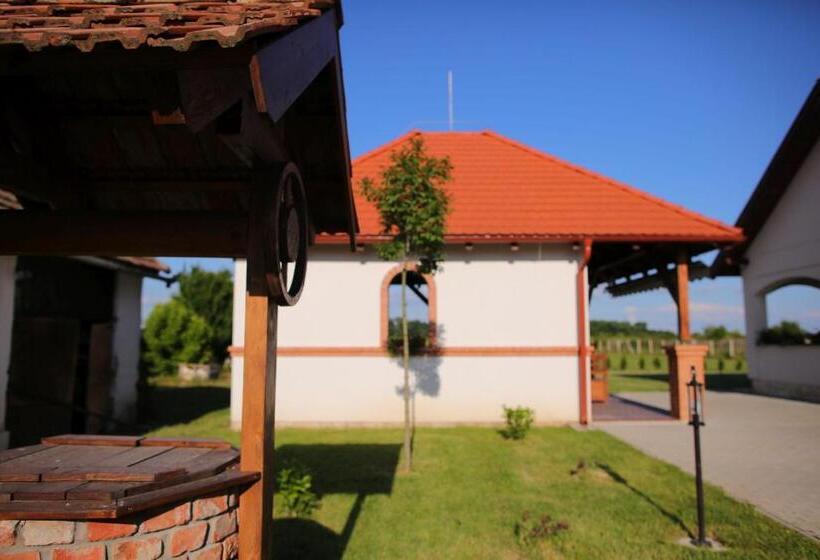 펜션 Csaronda Vendegház