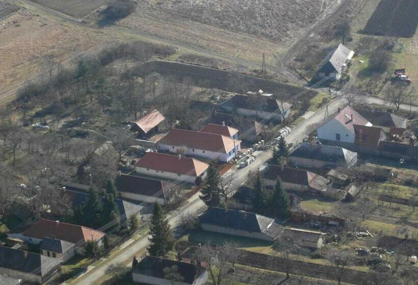 Пансион Vár Kert Vendégház
