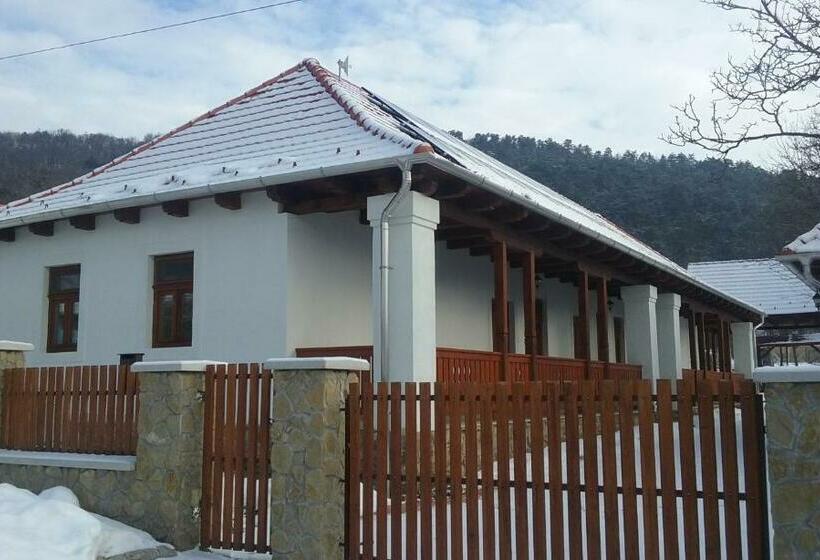 Пансион Vár Kert Vendégház