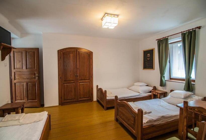 פנסיון Zsirai Guest House