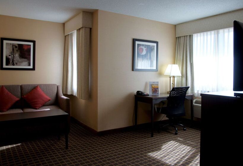 فندق Best Western Plus Burlington Inn & Suites
