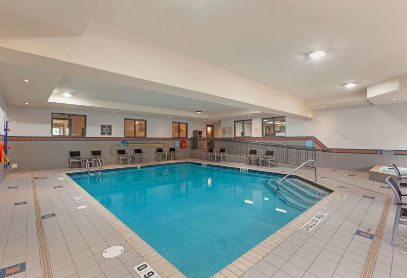 فندق Best Western Plus Burlington Inn & Suites